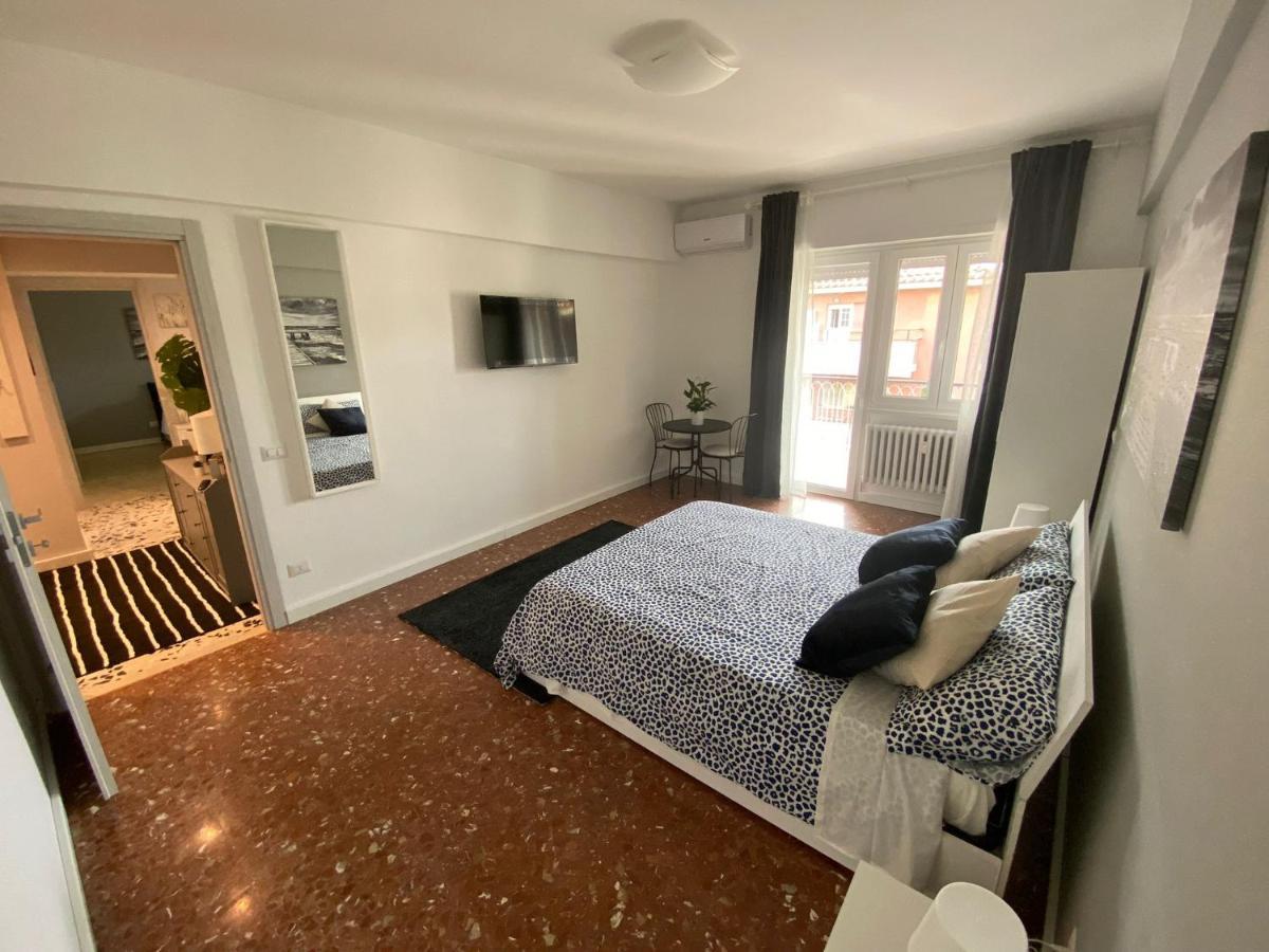 Отель Ytha Housse Roma Centro Экстерьер фото