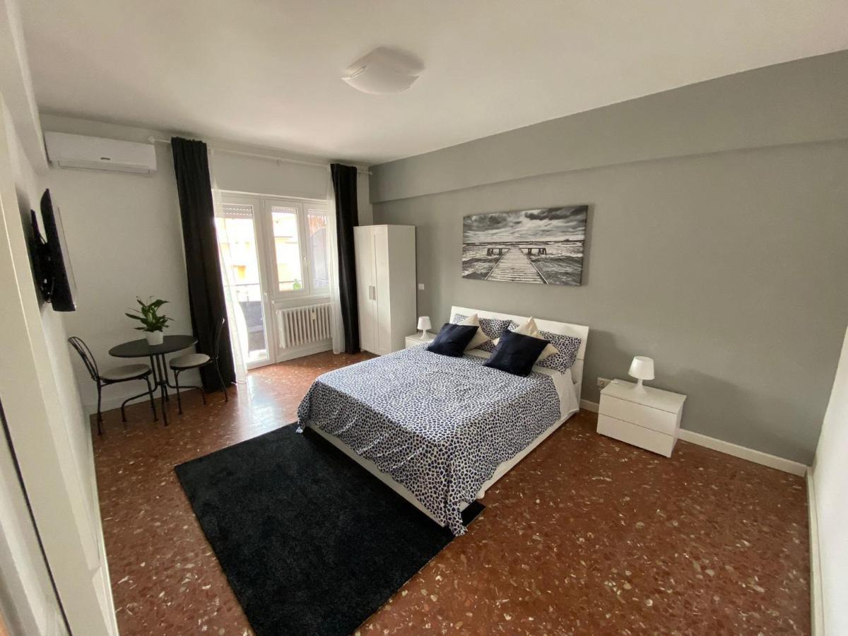 Отель Ytha Housse Roma Centro Экстерьер фото